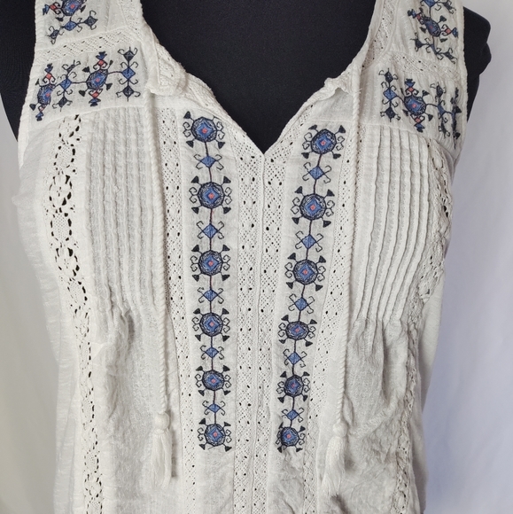 Lucky Brand White Top - Picture 2 of 4